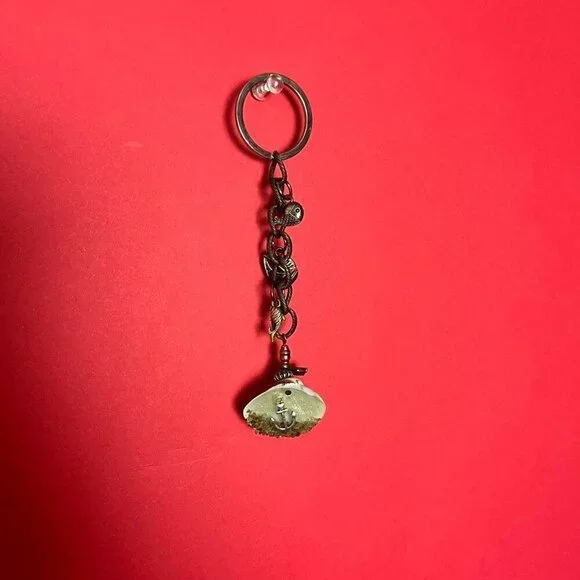 Handmade seashell keychain ๐ค๐คโโโโโ - Picture 1 of 4